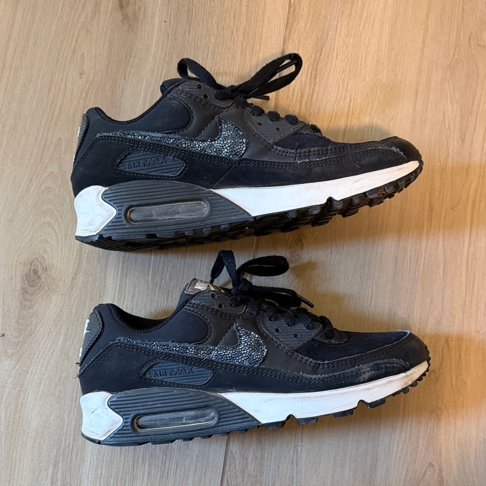 Nike Women's Black and Gray Sneakers
